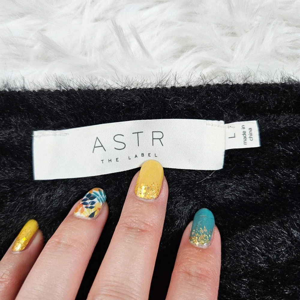 ASTR the label Women's Black Fuzzy Square Neck Long Sleeve Sweater. Size‎ L